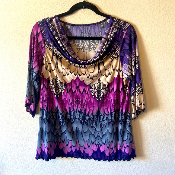 5/$10❤️❤️❤️Lovely Top - Picture 1 of 5